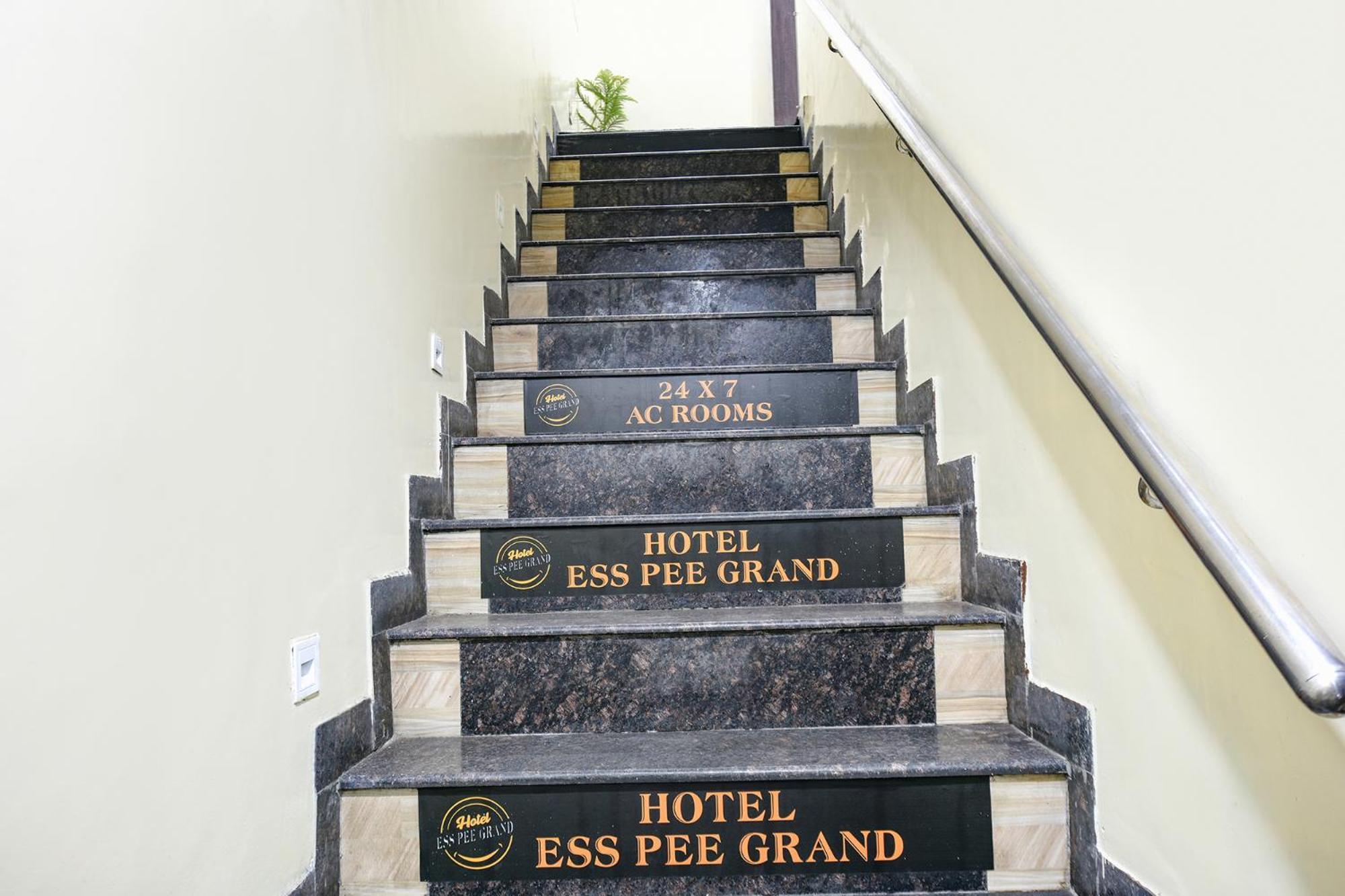 Fabhotel Ess Pee Grand Mohali Zewnętrze zdjęcie